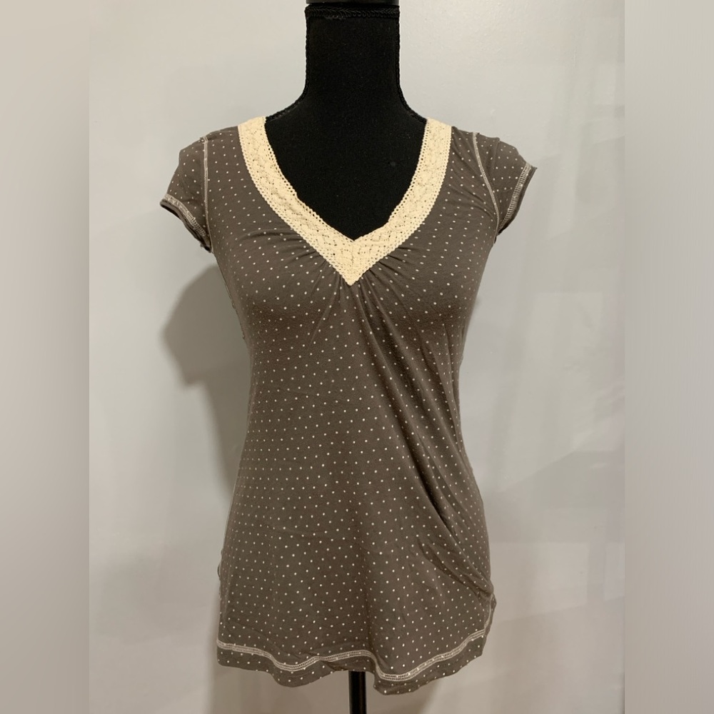 Abercrombie & Fitch Taupe V-Neck Crochet-Line Polka-Dot Tee